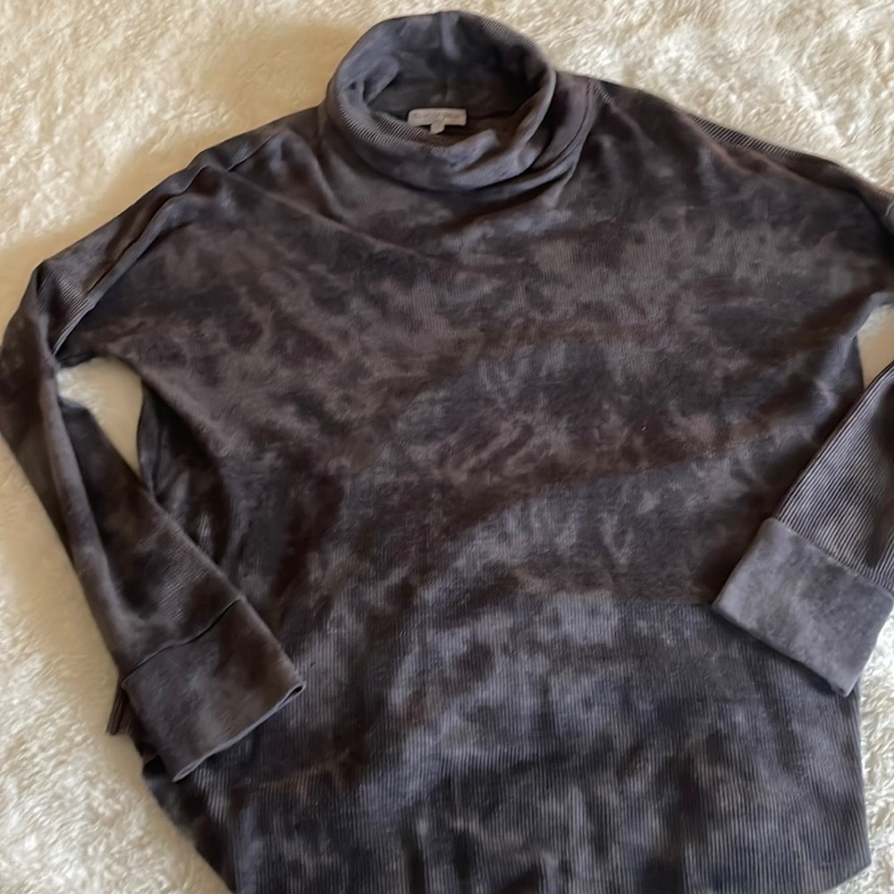 Michael Stars grey printed tunic. Turtleneck. Size large. Purchased from Evereve